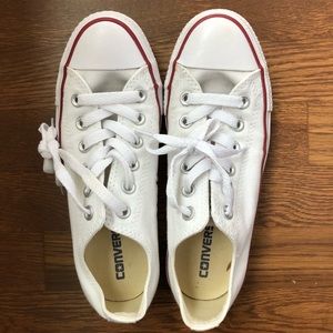 Chuck Taylor Low Top Sneaker (Converse)